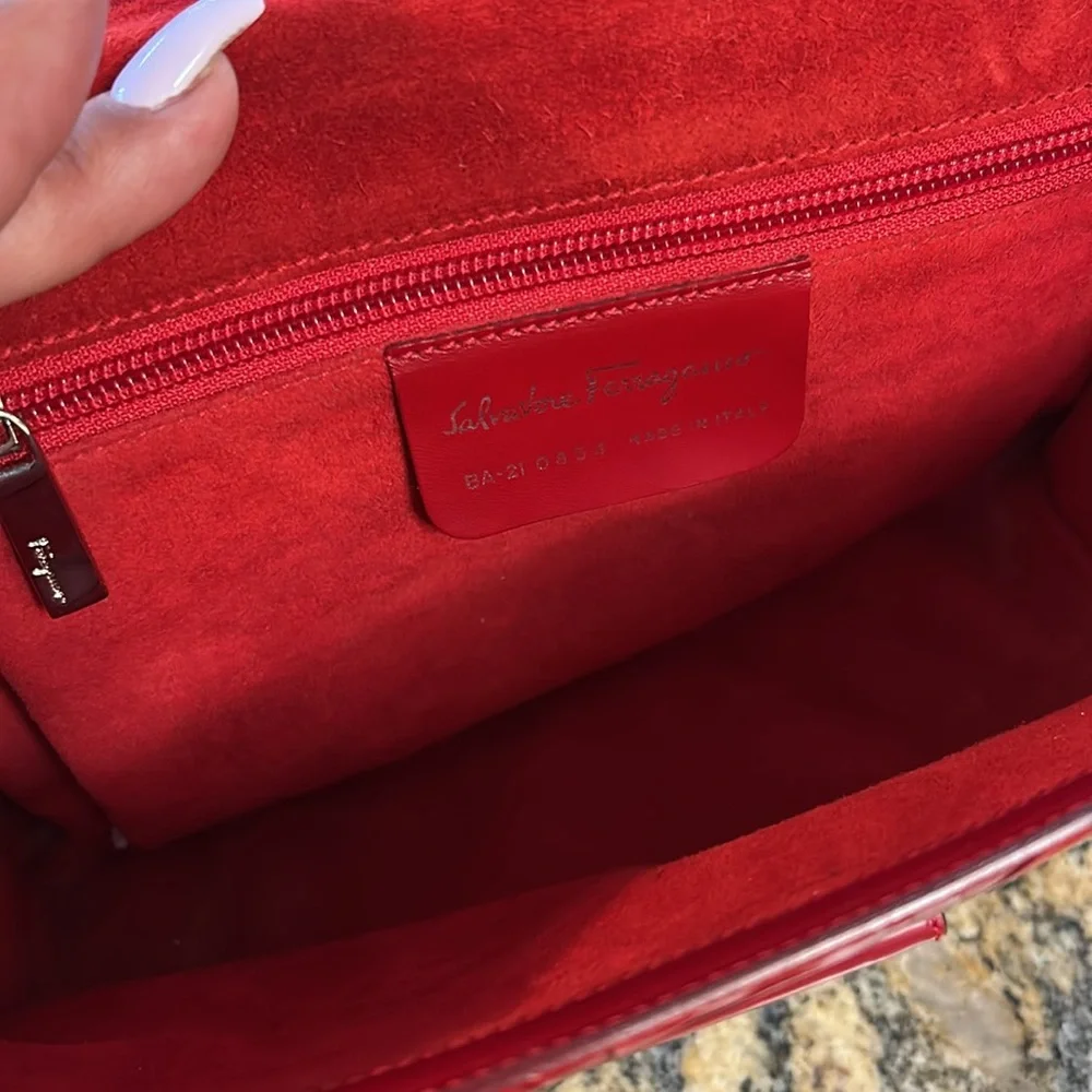 Salvatore Ferragamo Gancini embossed leather bag - Picture 11 of 16